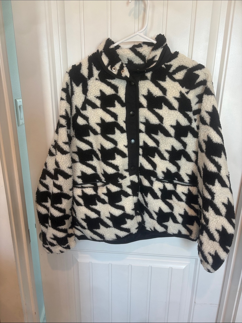 Women's Black & White Houndstooth Teddy Jacket